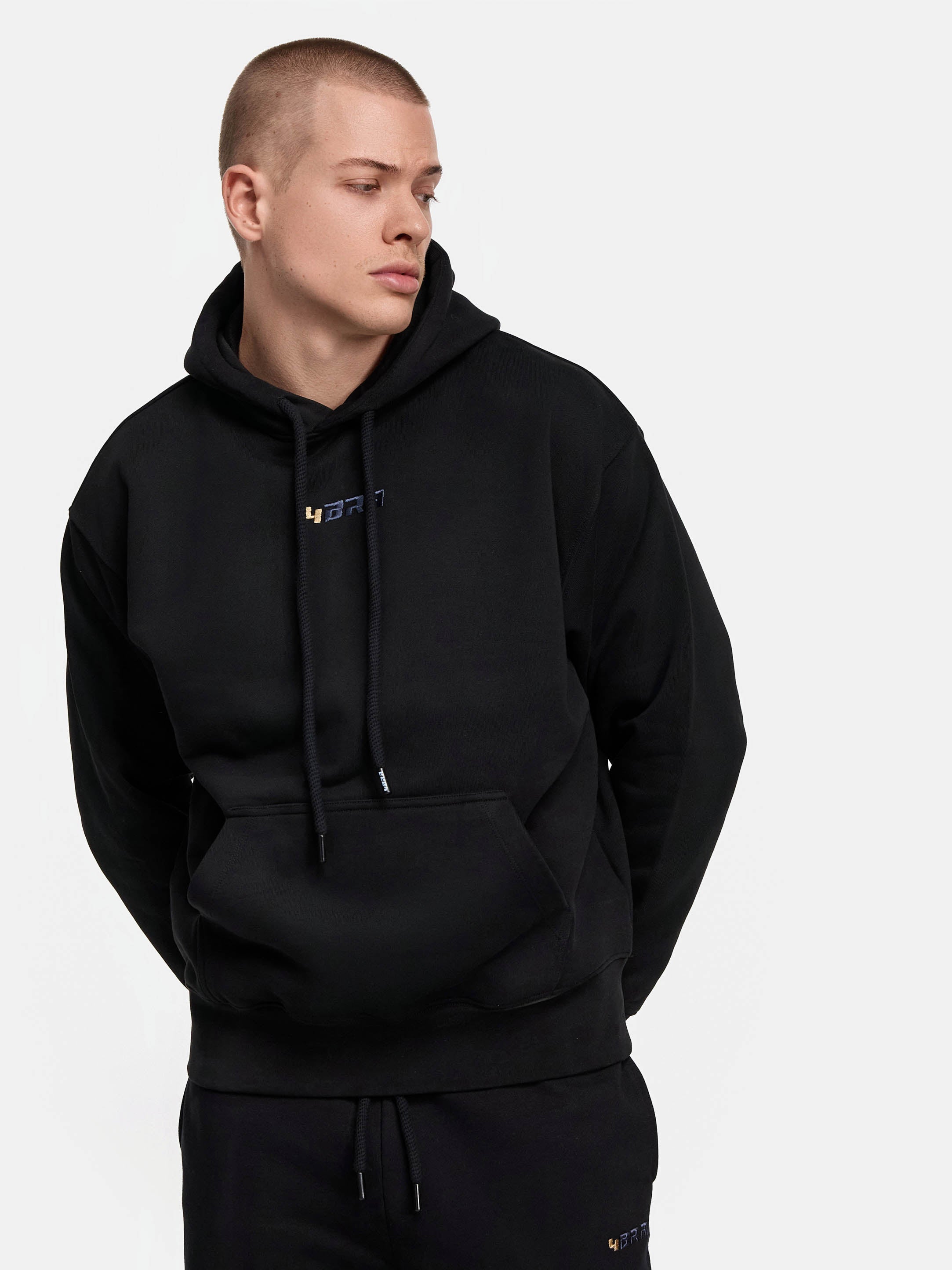 Premium_Tracksuits_Schwarz_Vorderansicht