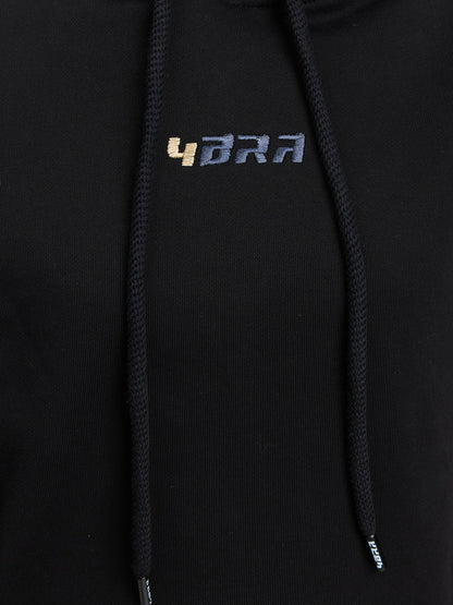 Die neuen Nike Pants, Shorts und Tracksuits in Grau und Schwarz, sowie der Trainingsanzug in XXL, bieten perfekten Komfort und Stil für Herren – alles im Shop erhältlich, inklusive dem Adidas Hoodie in Blau und Schwarz.