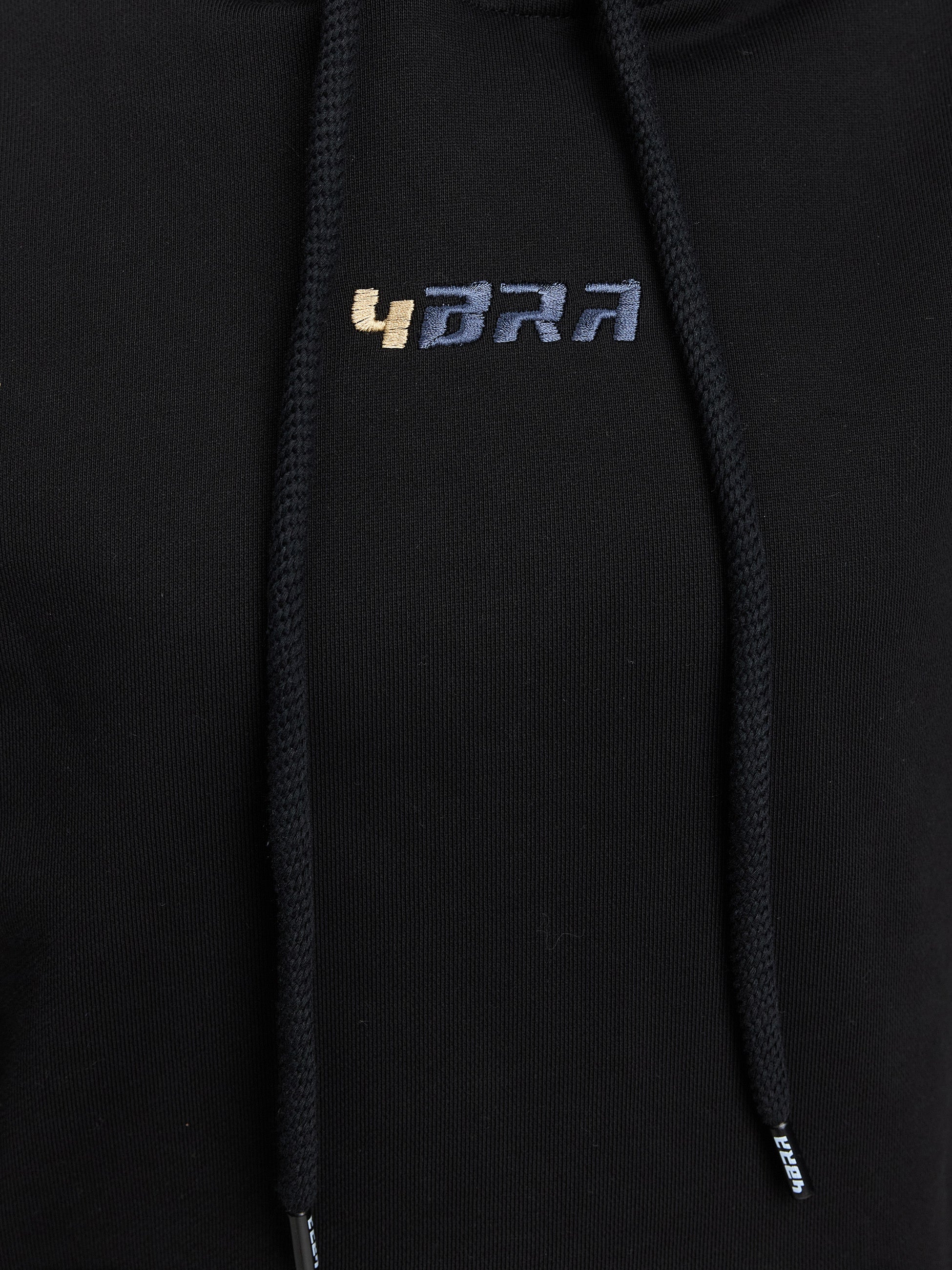 Die neuen Nike Pants, Shorts und Tracksuits in Grau und Schwarz, sowie der Trainingsanzug in XXL, bieten perfekten Komfort und Stil für Herren – alles im Shop erhältlich, inklusive dem Adidas Hoodie in Blau und Schwarz.